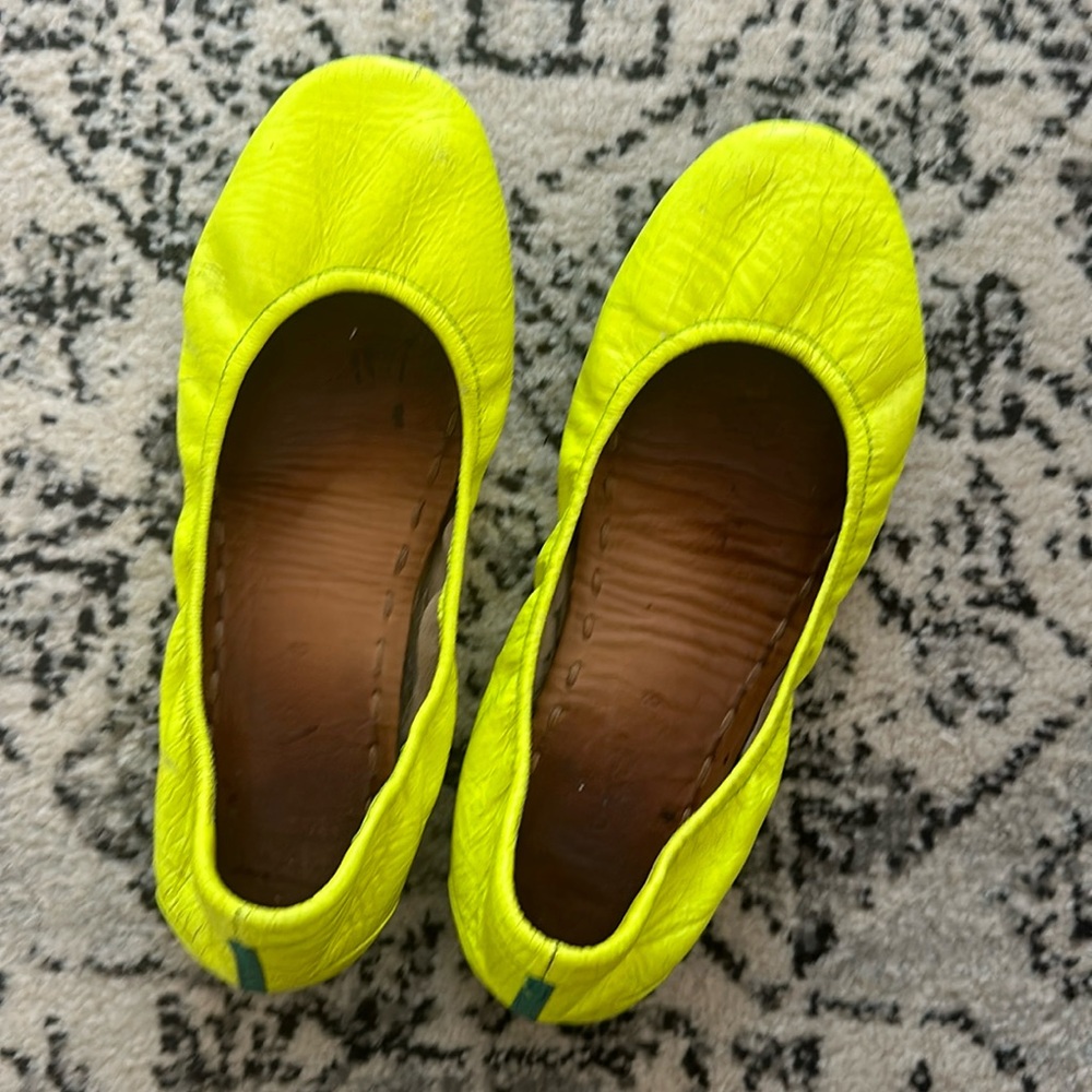 Neon unmellow Yellow Tieks size 8